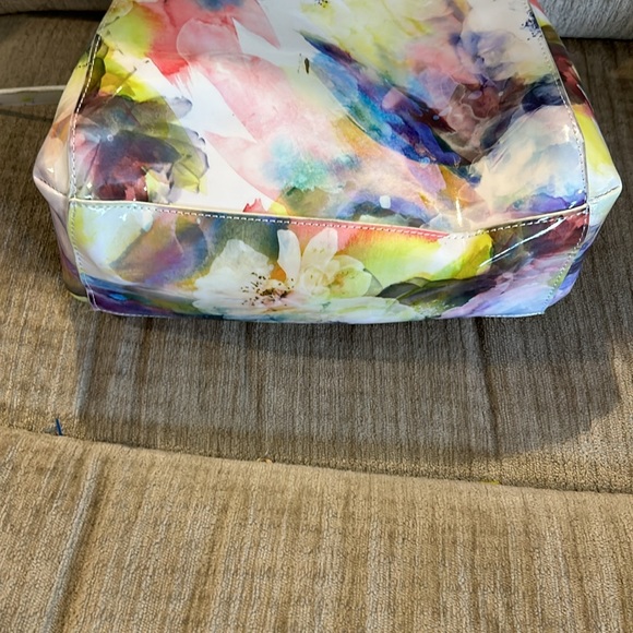Betsy Johnson water colored floral patent leather Crossbody bag detachable strap - Picture 5 of 9